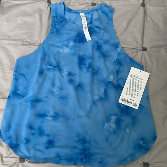 NEW Lululemon workout top - Picture 4 of 4